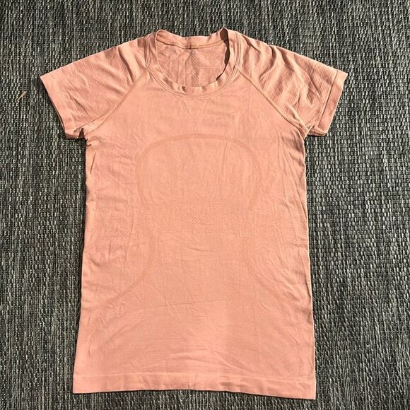 Lululemon Swiftly Tech Short Sleeve 2.0 - Picture 1 of 5